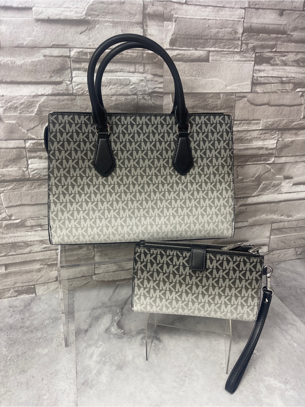 Michael Kors Sheila Medium Signature Logo Satchel & Matching Wallet Black Ombre - Picture 2 of 12